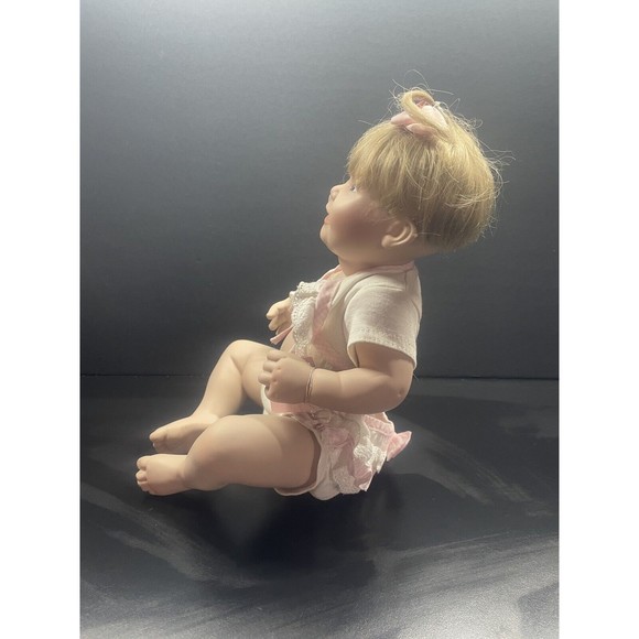1993 Ashton Drake Galleries "Cute as a Button" Porcelain Doll Titus Tomescu - Picture 2 of 8
